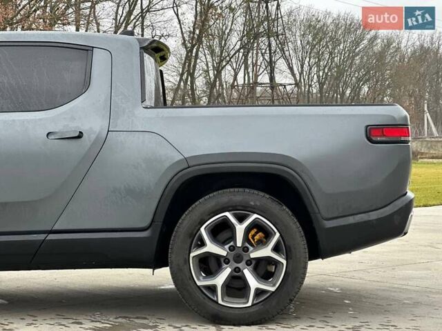 Сірий Rivian R1T, об'ємом двигуна 0 л та пробігом 43 тис. км за 41000 $, фото 9 на Automoto.ua