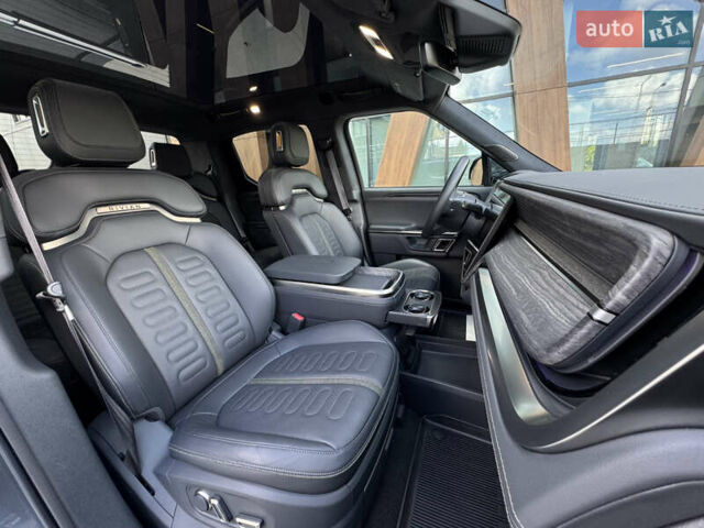 Серый Rivian R1T, объемом двигателя 0 л и пробегом 40 тыс. км за 54000 $, фото 18 на Automoto.ua