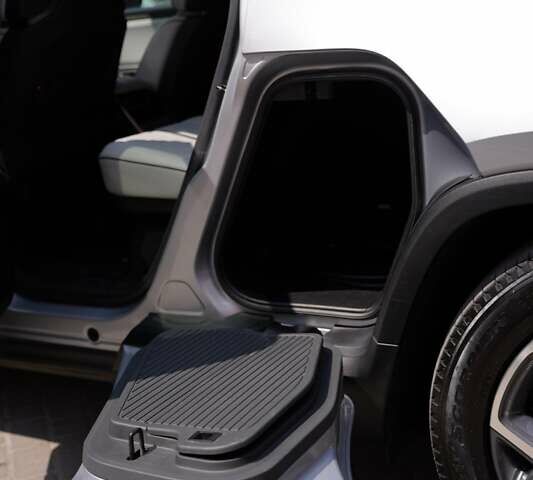 Серый Rivian R1T, объемом двигателя 0 л и пробегом 43 тыс. км за 47500 $, фото 28 на Automoto.ua