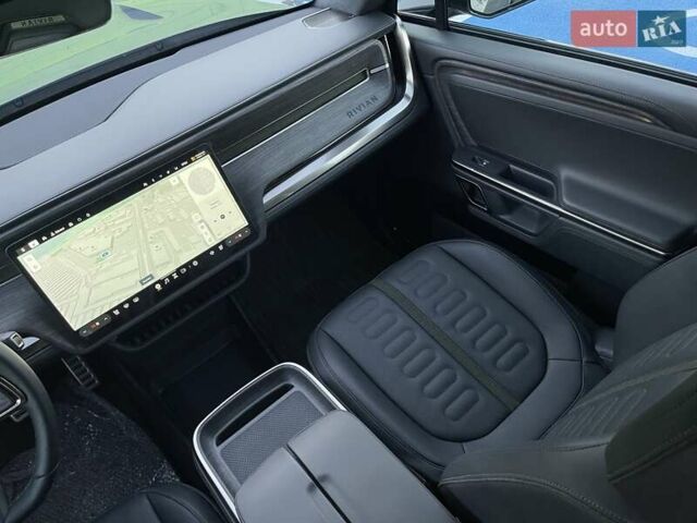 Серый Rivian R1T, объемом двигателя 0 л и пробегом 3 тыс. км за 57800 $, фото 72 на Automoto.ua