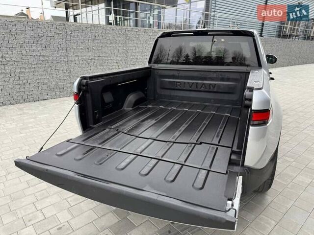 Серый Rivian R1T, объемом двигателя 0 л и пробегом 22 тыс. км за 47000 $, фото 13 на Automoto.ua