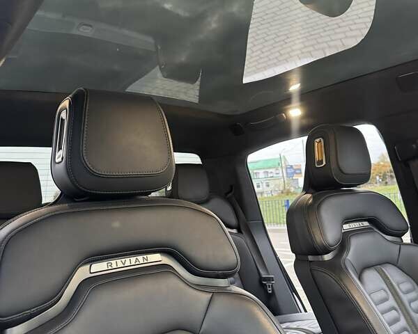 Сірий Rivian R1T, об'ємом двигуна 0 л та пробігом 68 тис. км за 37300 $, фото 30 на Automoto.ua