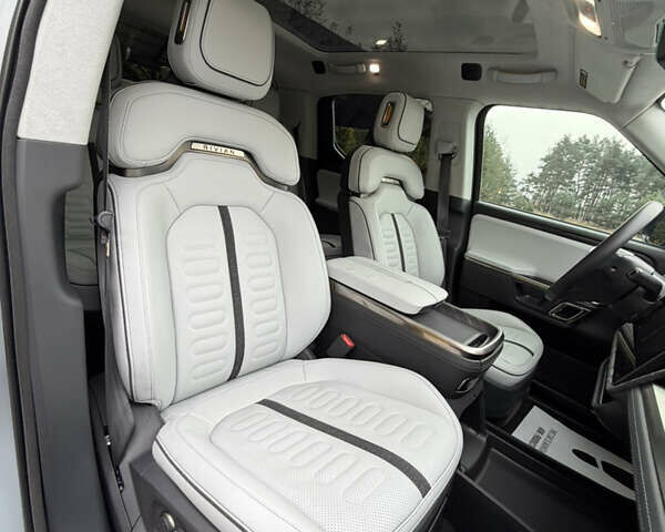 Сірий Rivian R1T, об'ємом двигуна 0 л та пробігом 56 тис. км за 42850 $, фото 59 на Automoto.ua