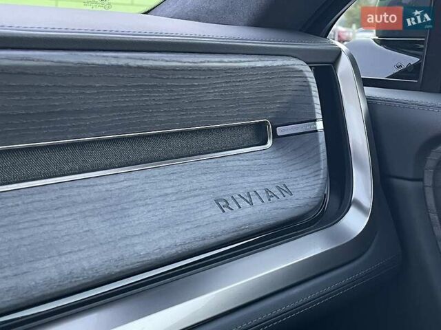 Серый Rivian R1T, объемом двигателя 0 л и пробегом 3 тыс. км за 57800 $, фото 54 на Automoto.ua