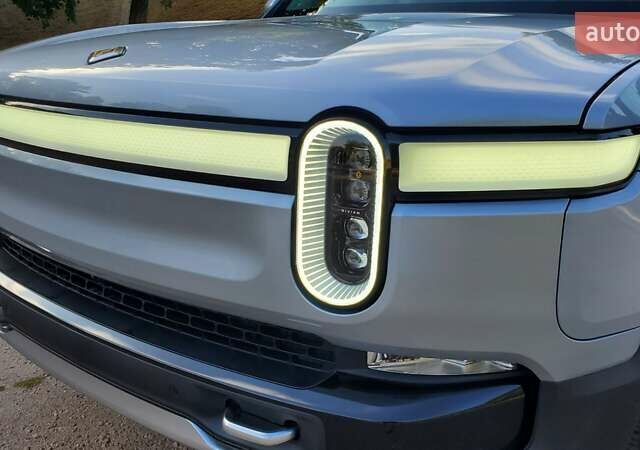 Серый Rivian R1T, объемом двигателя 0 л и пробегом 7 тыс. км за 54950 $, фото 11 на Automoto.ua