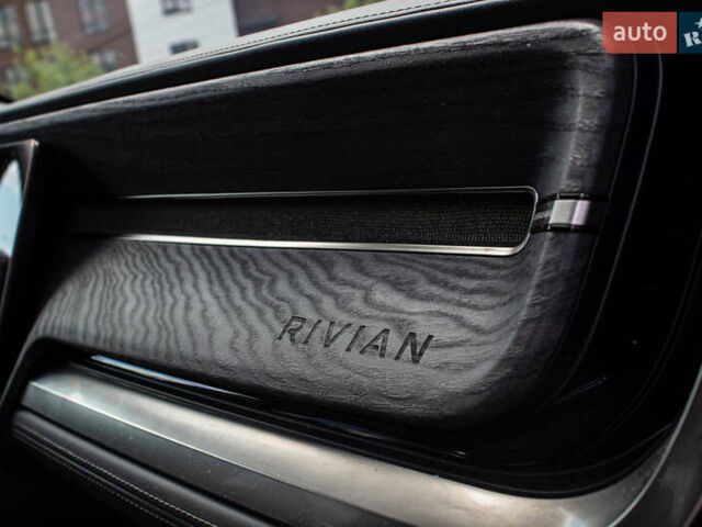Серый Rivian R1T, объемом двигателя 0 л и пробегом 54 тыс. км за 50000 $, фото 63 на Automoto.ua