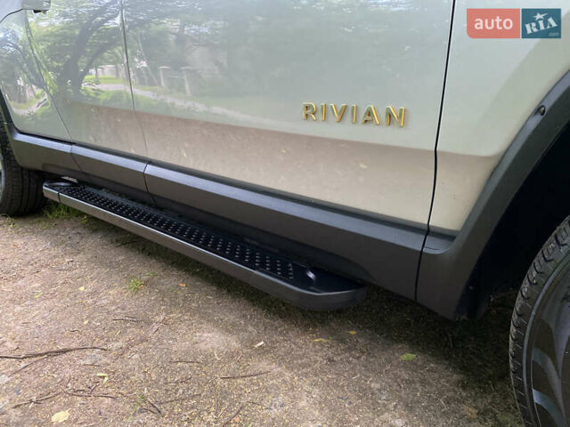 Серый Rivian R1T, объемом двигателя 0 л и пробегом 15 тыс. км за 53900 $, фото 4 на Automoto.ua
