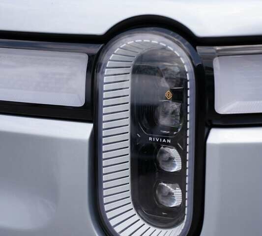 Серый Rivian R1T, объемом двигателя 0 л и пробегом 43 тыс. км за 47500 $, фото 11 на Automoto.ua