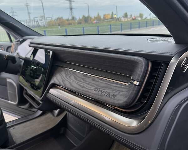Сірий Rivian R1T, об'ємом двигуна 0 л та пробігом 68 тис. км за 37300 $, фото 26 на Automoto.ua