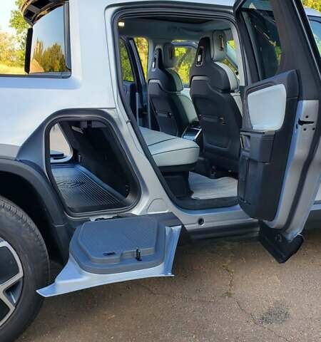 Серый Rivian R1T, объемом двигателя 0 л и пробегом 7 тыс. км за 54950 $, фото 47 на Automoto.ua