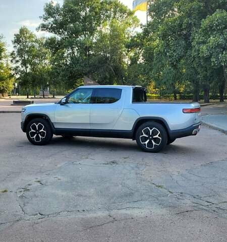 Серый Rivian R1T, объемом двигателя 0 л и пробегом 7 тыс. км за 54950 $, фото 2 на Automoto.ua