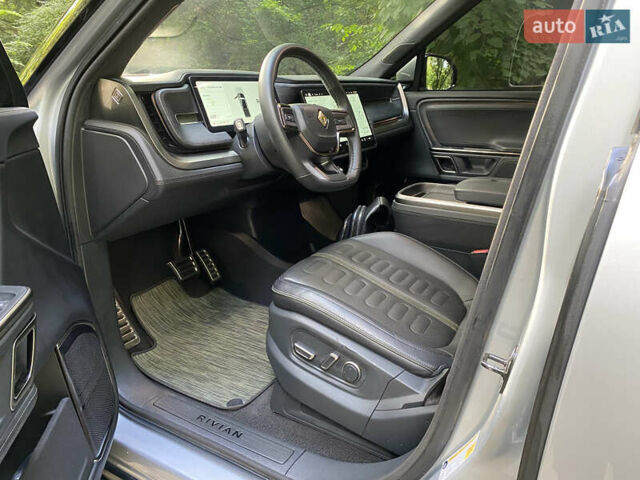 Серый Rivian R1T, объемом двигателя 0 л и пробегом 15 тыс. км за 53900 $, фото 25 на Automoto.ua