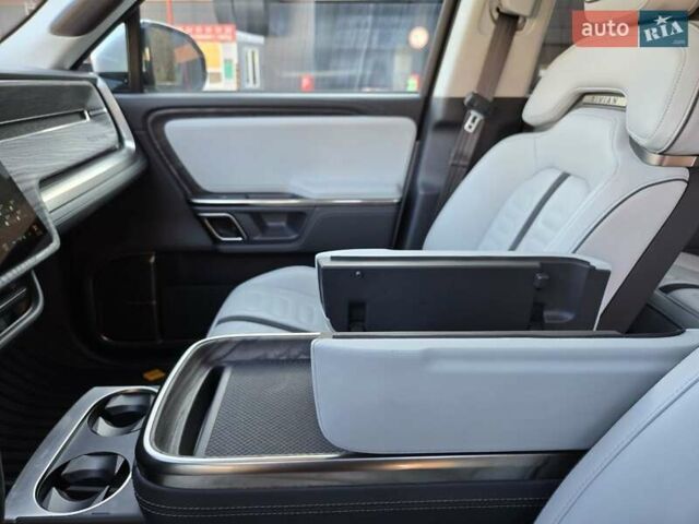 Сірий Rivian R1T, об'ємом двигуна 0 л та пробігом 59 тис. км за 52499 $, фото 22 на Automoto.ua