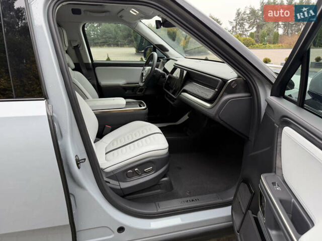 Сірий Rivian R1T, об'ємом двигуна 0 л та пробігом 56 тис. км за 42850 $, фото 56 на Automoto.ua