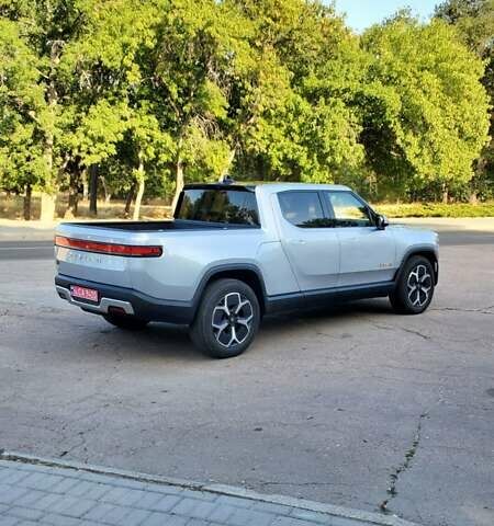 Серый Rivian R1T, объемом двигателя 0 л и пробегом 7 тыс. км за 54950 $, фото 4 на Automoto.ua