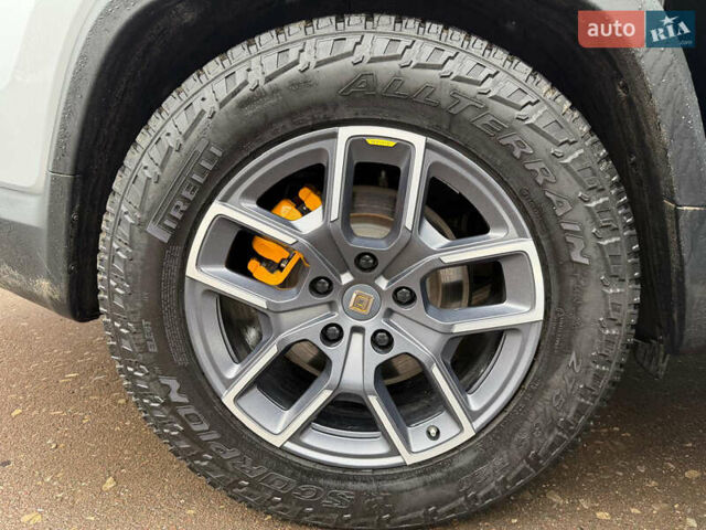 Сірий Rivian R1T, об'ємом двигуна 0 л та пробігом 63 тис. км за 43500 $, фото 32 на Automoto.ua