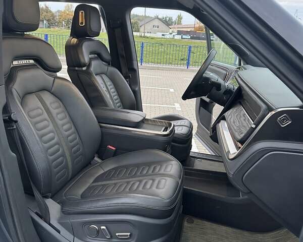 Сірий Rivian R1T, об'ємом двигуна 0 л та пробігом 68 тис. км за 37300 $, фото 25 на Automoto.ua