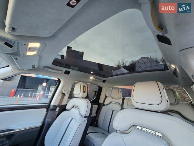 Сірий Rivian R1T, об'ємом двигуна 0 л та пробігом 59 тис. км за 52499 $, фото 27 на Automoto.ua