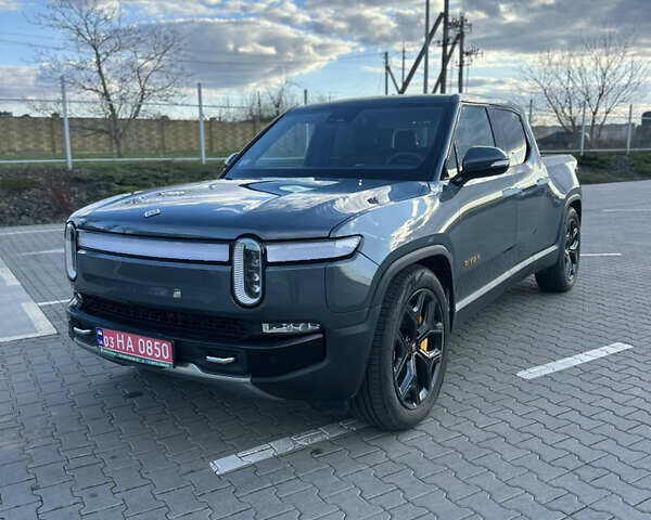 Серый Rivian R1T, объемом двигателя 0 л и пробегом 75 тыс. км за 43500 $, фото 1 на Automoto.ua