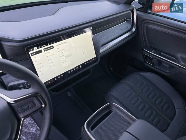 Серый Rivian R1T, объемом двигателя 0 л и пробегом 3 тыс. км за 57800 $, фото 40 на Automoto.ua