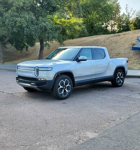 Серый Rivian R1T, объемом двигателя 0 л и пробегом 7 тыс. км за 54950 $, фото 3 на Automoto.ua