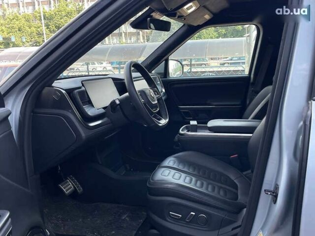 Серый Rivian R1T, объемом двигателя 0 л и пробегом 25 тыс. км за 67600 $, фото 7 на Automoto.ua