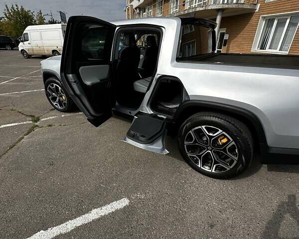 Серый Rivian R1T, объемом двигателя 0 л и пробегом 20 тыс. км за 50000 $, фото 11 на Automoto.ua