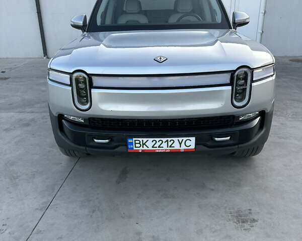 Серый Rivian R1T, объемом двигателя 0 л и пробегом 29 тыс. км за 51500 $, фото 1 на Automoto.ua