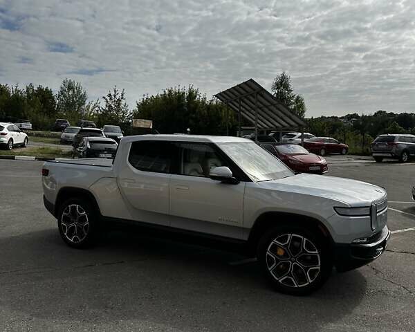 Серый Rivian R1T, объемом двигателя 0 л и пробегом 20 тыс. км за 50000 $, фото 23 на Automoto.ua