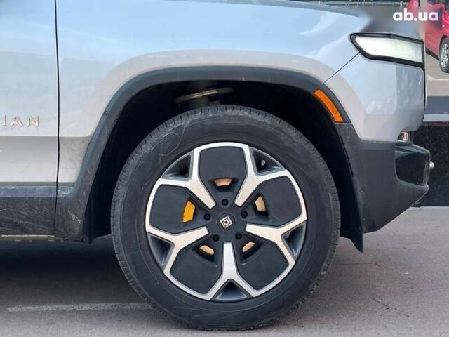 Серый Rivian R1T, объемом двигателя 0 л и пробегом 25 тыс. км за 58900 $, фото 4 на Automoto.ua