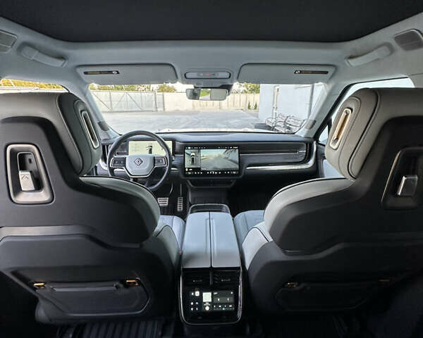 Серый Rivian R1T, объемом двигателя 0 л и пробегом 29 тыс. км за 51500 $, фото 16 на Automoto.ua
