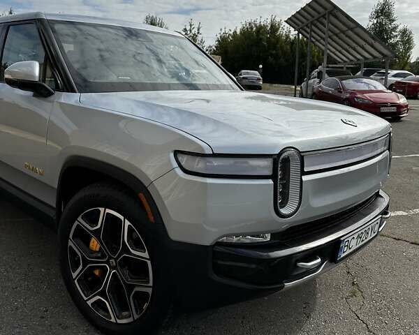 Серый Rivian R1T, объемом двигателя 0 л и пробегом 20 тыс. км за 50000 $, фото 21 на Automoto.ua