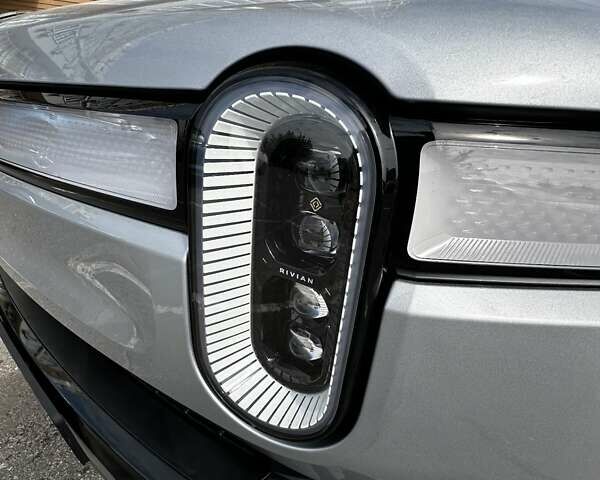 Серый Rivian R1T, объемом двигателя 0 л и пробегом 20 тыс. км за 50000 $, фото 32 на Automoto.ua
