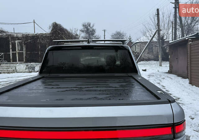 Сірий Rivian R1T, об'ємом двигуна 0 л та пробігом 35 тис. км за 57500 $, фото 3 на Automoto.ua