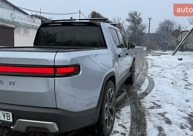 Сірий Rivian R1T, об'ємом двигуна 0 л та пробігом 35 тис. км за 57500 $, фото 4 на Automoto.ua
