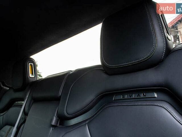 Сірий Rivian R1T, об'ємом двигуна 0 л та пробігом 20 тис. км за 52000 $, фото 27 на Automoto.ua