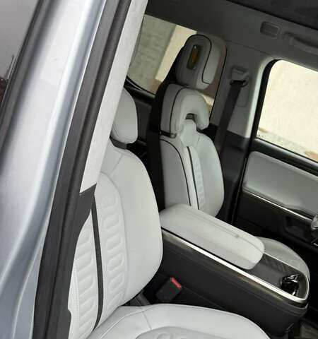 Сірий Rivian R1T, об'ємом двигуна 0 л та пробігом 35 тис. км за 57500 $, фото 6 на Automoto.ua