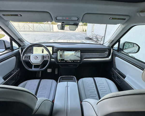 Серый Rivian R1T, объемом двигателя 0 л и пробегом 29 тыс. км за 51500 $, фото 17 на Automoto.ua