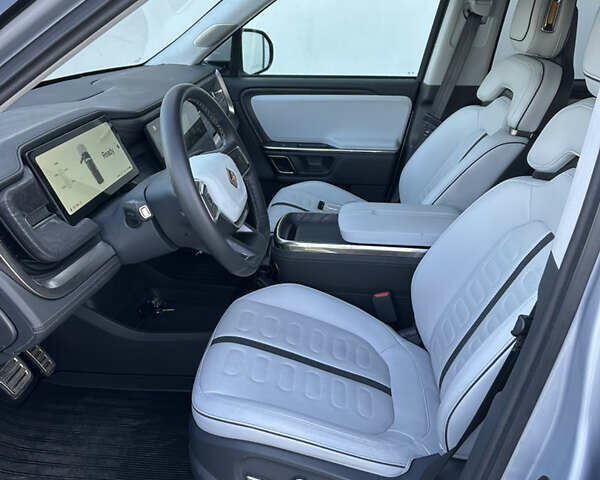 Серый Rivian R1T, объемом двигателя 0 л и пробегом 29 тыс. км за 51500 $, фото 13 на Automoto.ua