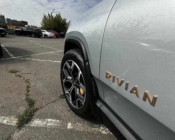 Серый Rivian R1T, объемом двигателя 0 л и пробегом 20 тыс. км за 50000 $, фото 16 на Automoto.ua
