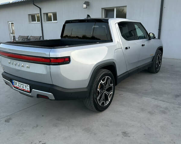 Серый Rivian R1T, объемом двигателя 0 л и пробегом 29 тыс. км за 51500 $, фото 9 на Automoto.ua
