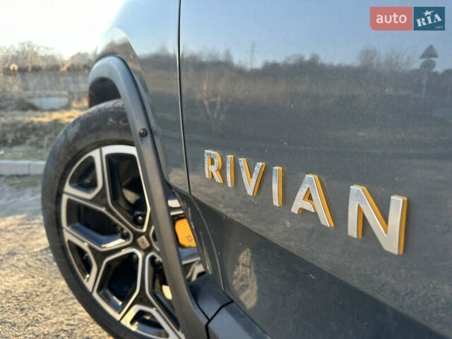 Серый Rivian R1T, объемом двигателя 0 л и пробегом 23 тыс. км за 49900 $, фото 14 на Automoto.ua