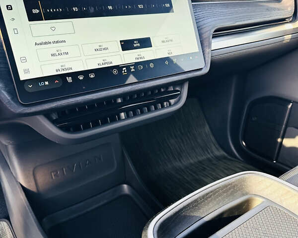 Серый Rivian R1T, объемом двигателя 0 л и пробегом 2 тыс. км за 80000 $, фото 10 на Automoto.ua
