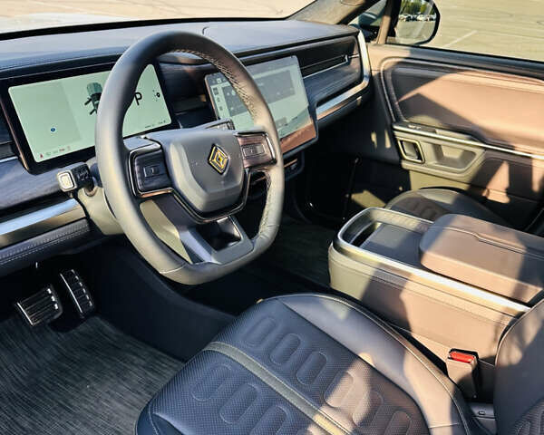 Серый Rivian R1T, объемом двигателя 0 л и пробегом 2 тыс. км за 80000 $, фото 9 на Automoto.ua