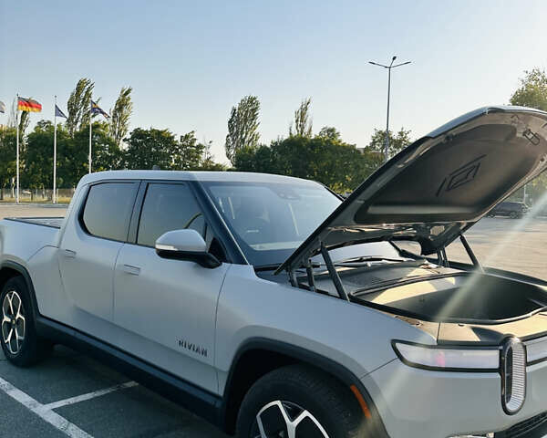 Серый Rivian R1T, объемом двигателя 0 л и пробегом 2 тыс. км за 80000 $, фото 4 на Automoto.ua