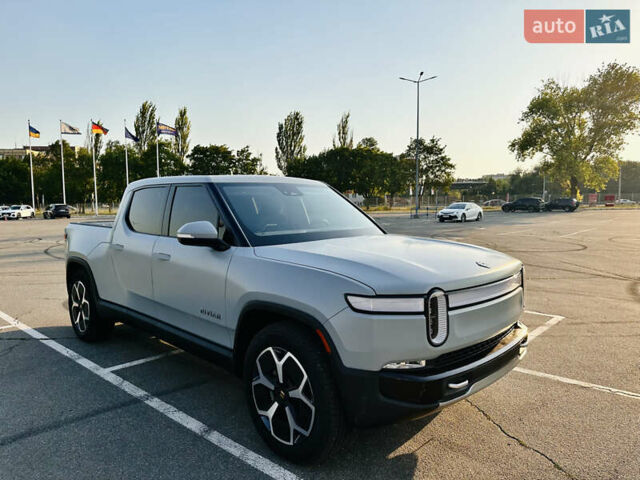 Серый Rivian R1T, объемом двигателя 0 л и пробегом 2 тыс. км за 80000 $, фото 2 на Automoto.ua