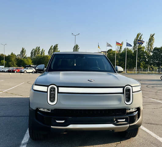 Серый Rivian R1T, объемом двигателя 0 л и пробегом 2 тыс. км за 80000 $, фото 6 на Automoto.ua