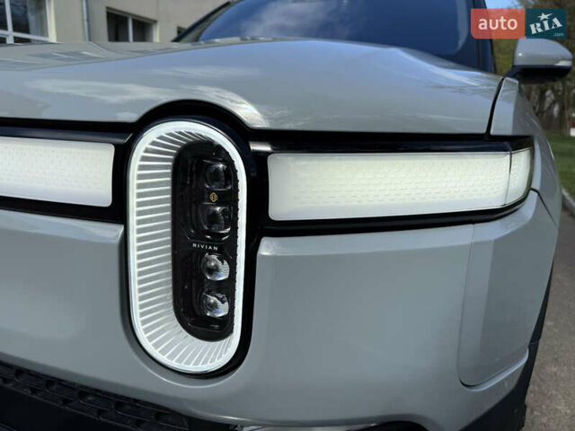 Сірий Rivian R1T, об'ємом двигуна 0 л та пробігом 65 тис. км за 41900 $, фото 16 на Automoto.ua