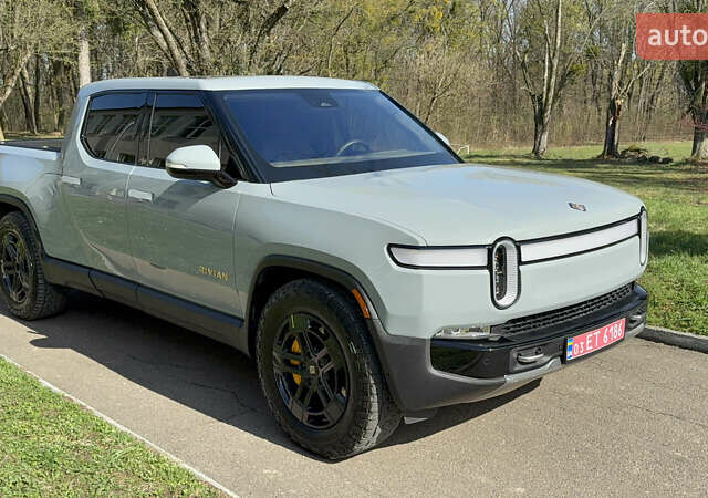 Сірий Rivian R1T, об'ємом двигуна 0 л та пробігом 65 тис. км за 41900 $, фото 1 на Automoto.ua