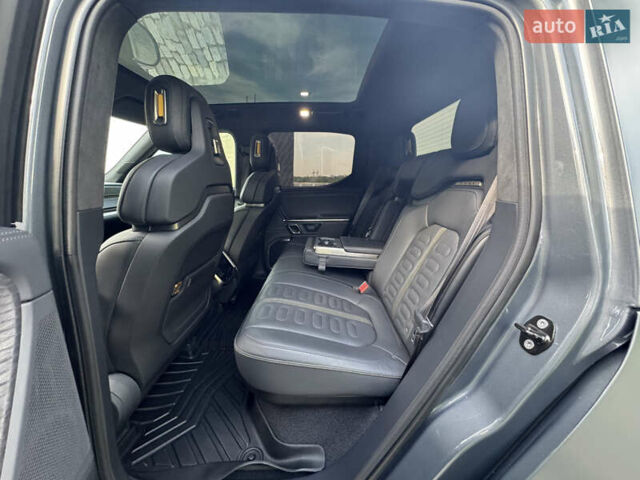 Серый Rivian R1T, объемом двигателя 0 л и пробегом 50 тыс. км за 49999 $, фото 42 на Automoto.ua